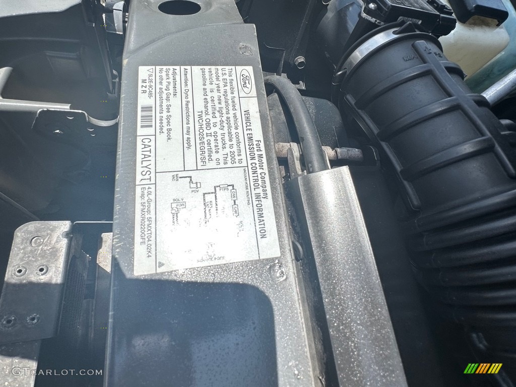 2005 Explorer Sport Trac XLT - Black Clearcoat / Medium Pebble photo #11