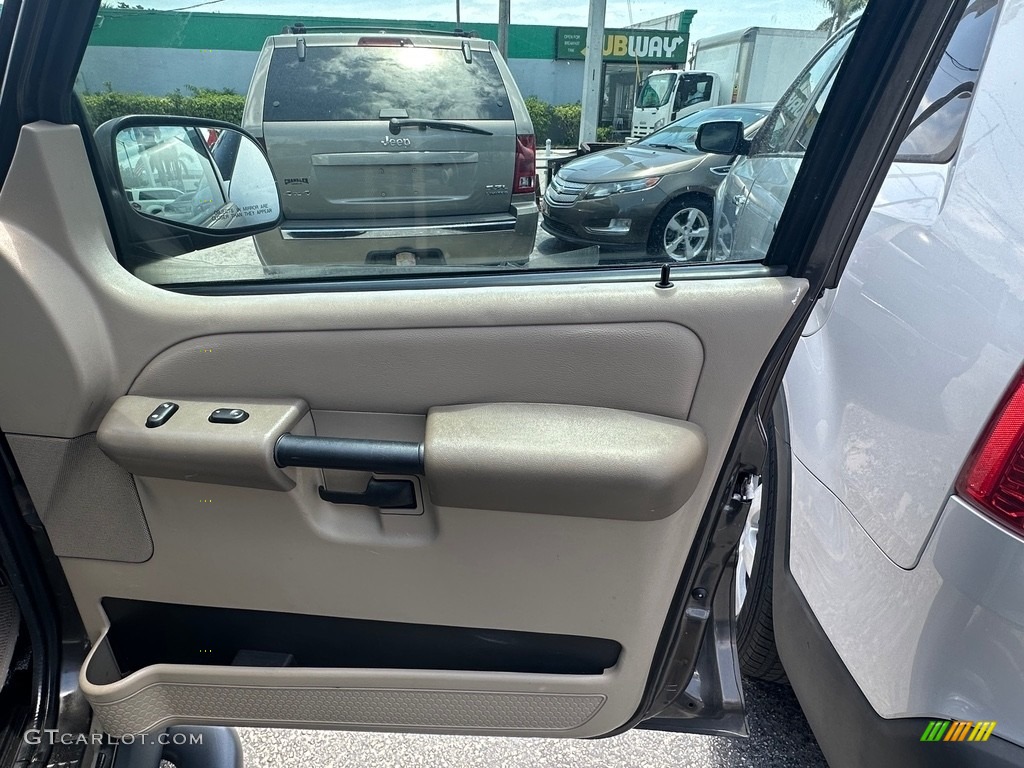 2005 Explorer Sport Trac XLT - Black Clearcoat / Medium Pebble photo #19