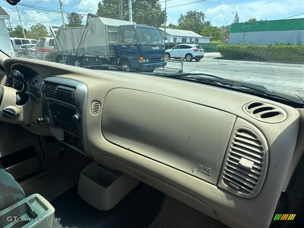 2005 Explorer Sport Trac XLT - Black Clearcoat / Medium Pebble photo #25