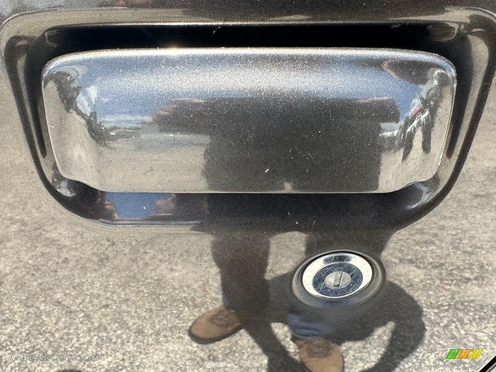 2005 Explorer Sport Trac XLT - Black Clearcoat / Medium Pebble photo #30