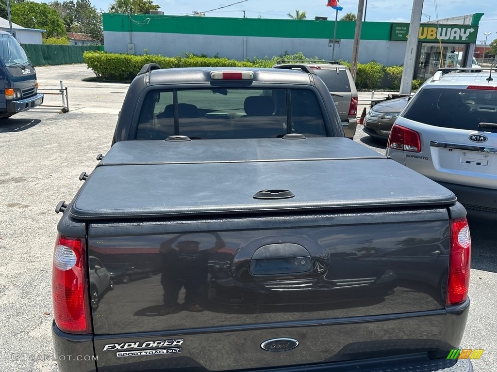 2005 Explorer Sport Trac XLT - Black Clearcoat / Medium Pebble photo #32