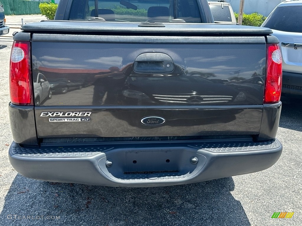 2005 Explorer Sport Trac XLT - Black Clearcoat / Medium Pebble photo #34