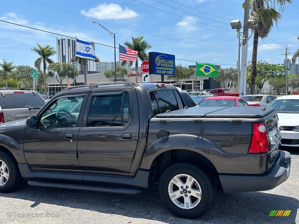 2005 Explorer Sport Trac XLT - Black Clearcoat / Medium Pebble photo #36