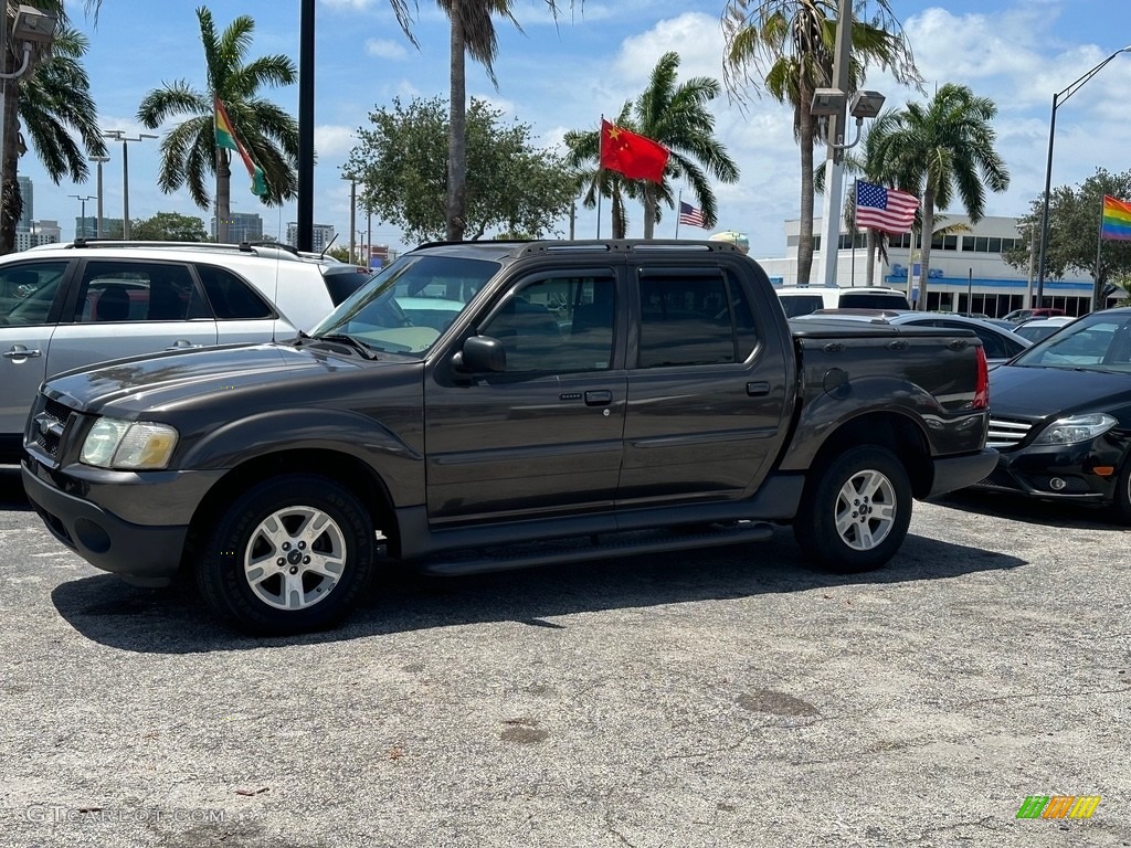 2005 Explorer Sport Trac XLT - Black Clearcoat / Medium Pebble photo #38