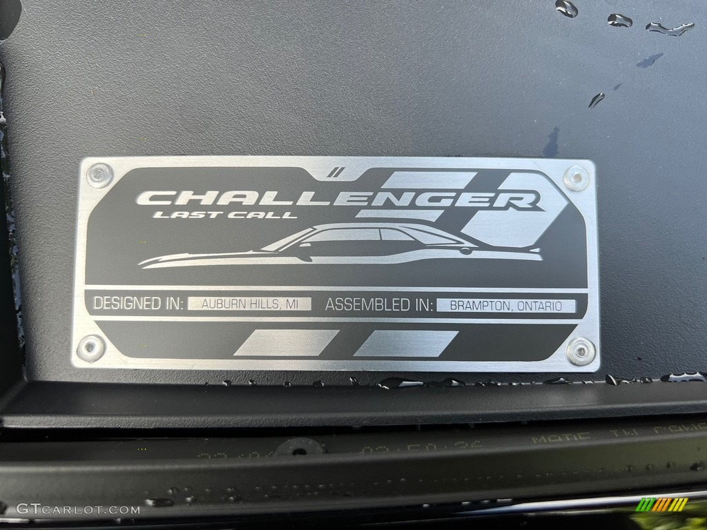 2023 Dodge Challenger SXT Blacktop Marks and Logos Photos