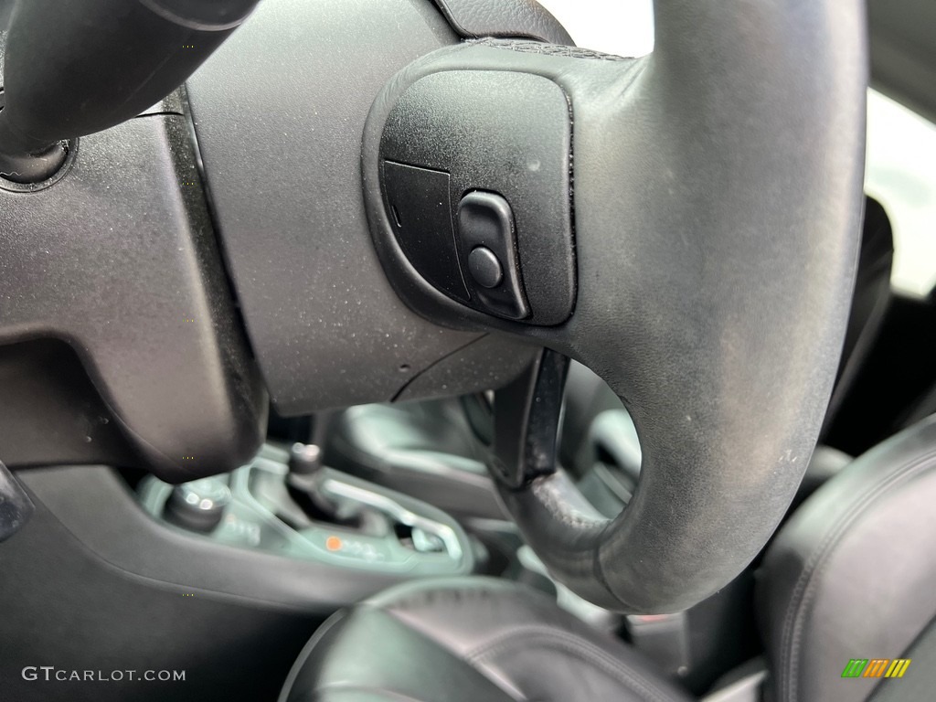 2019 Cherokee Latitude Plus 4x4 - Bright White / Black photo #12