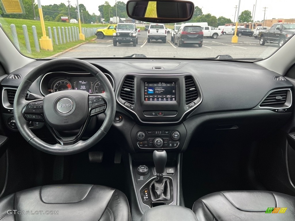 2019 Cherokee Latitude Plus 4x4 - Bright White / Black photo #14