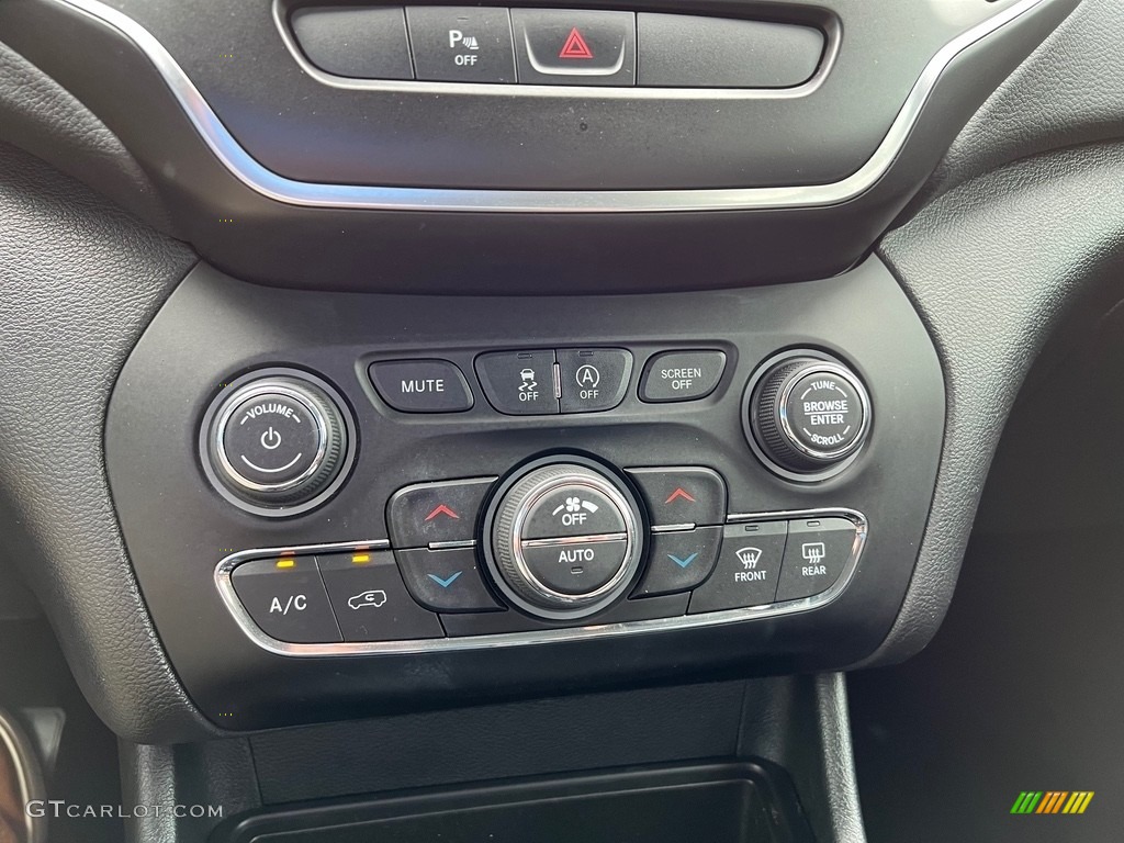 2019 Jeep Cherokee Latitude Plus 4x4 Controls Photo #146123039