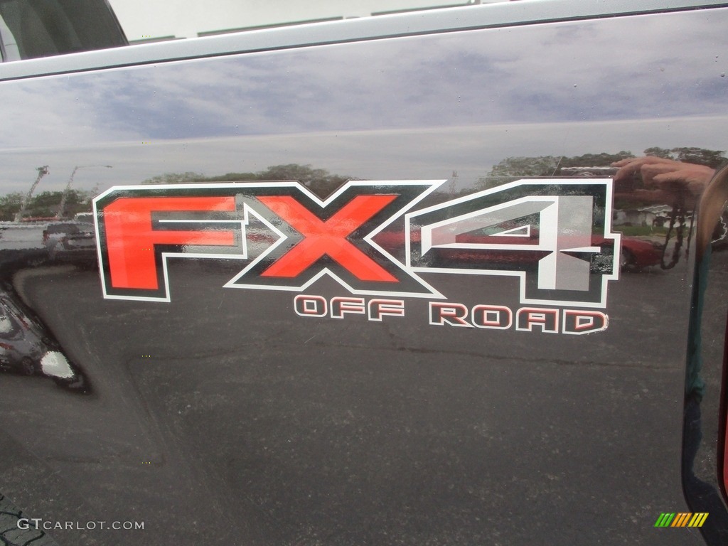 2019 Ford F250 Super Duty XLT Crew Cab 4x4 Marks and Logos Photos