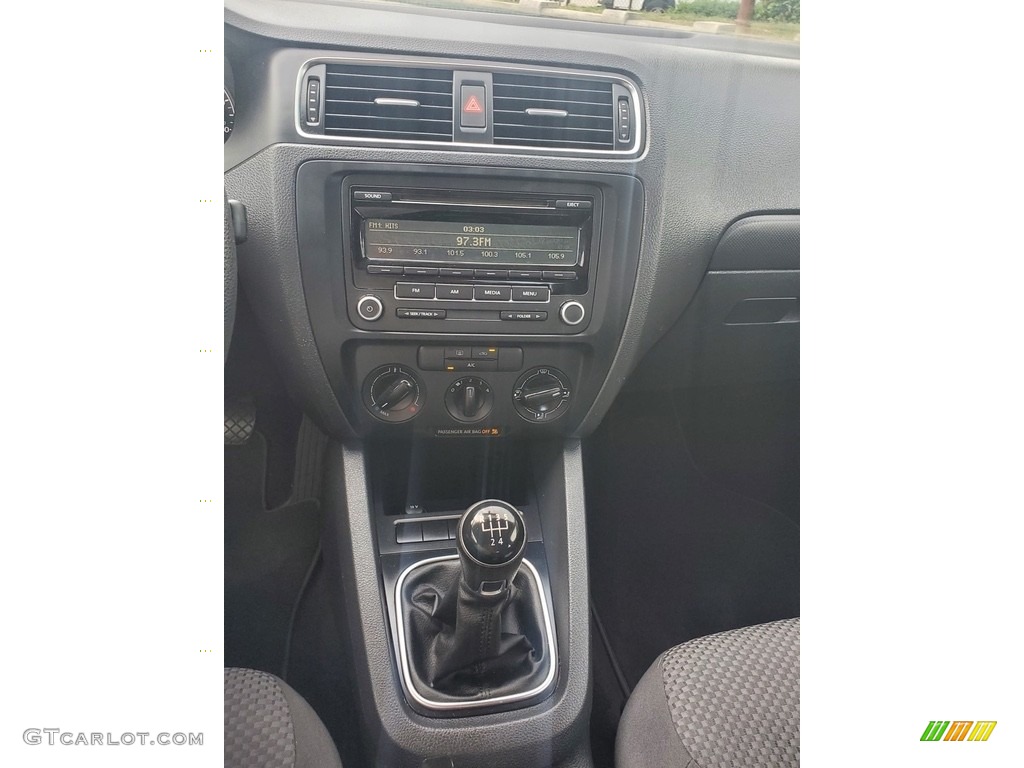 2013 Jetta S Sedan - Candy White / Titan Black photo #20