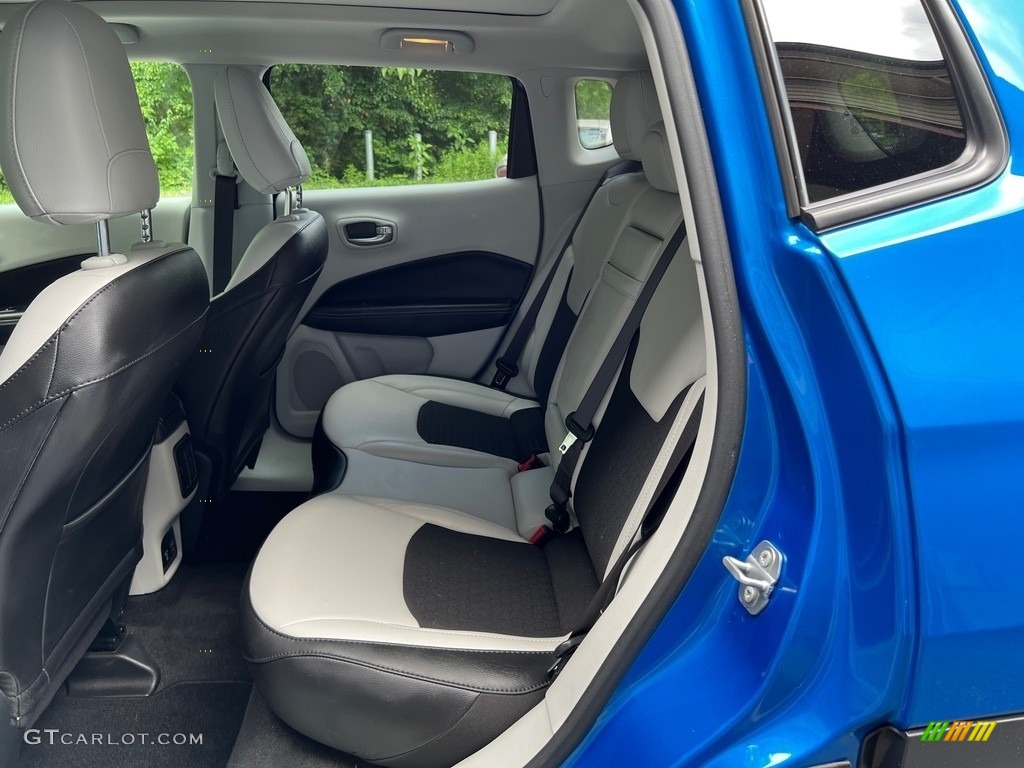 Black/Ski Gray Interior 2019 Jeep Compass Latitude Photo #146123558