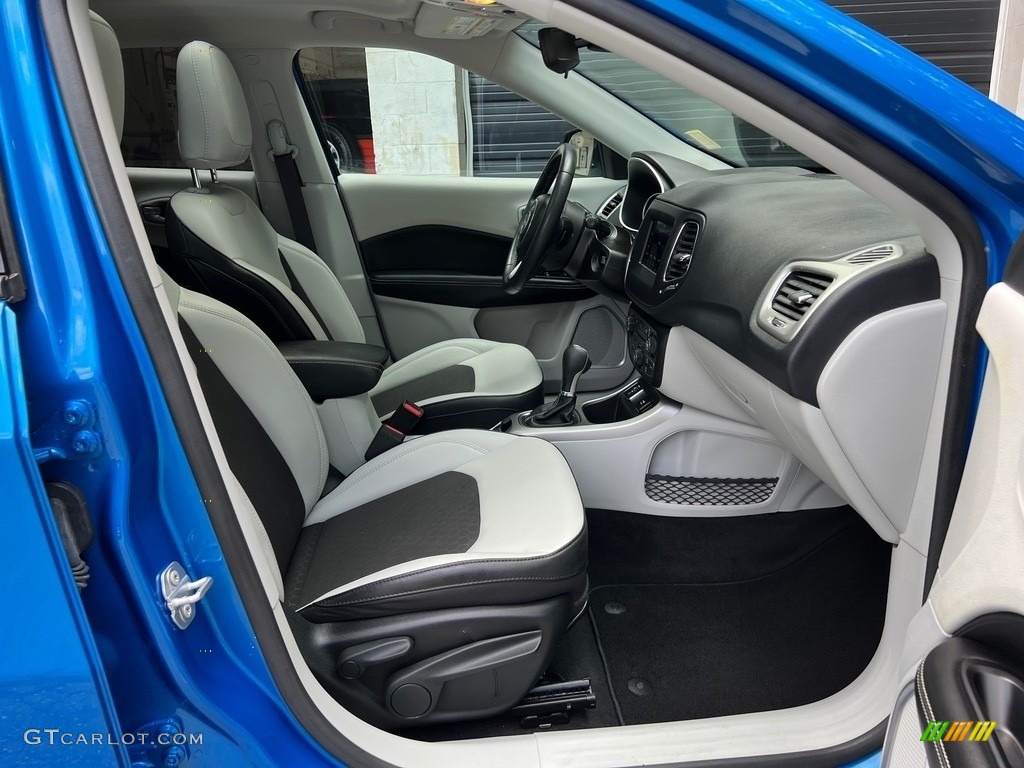 2019 Jeep Compass Latitude Interior Color Photos