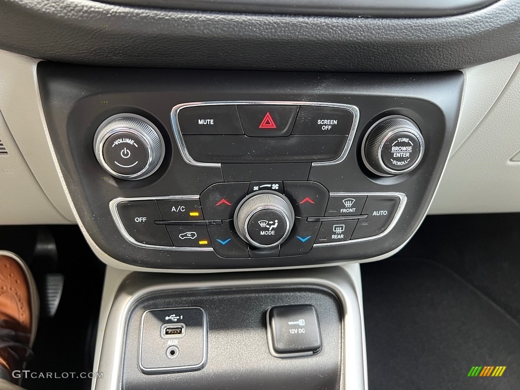 2019 Jeep Compass Latitude Controls Photo #146123783