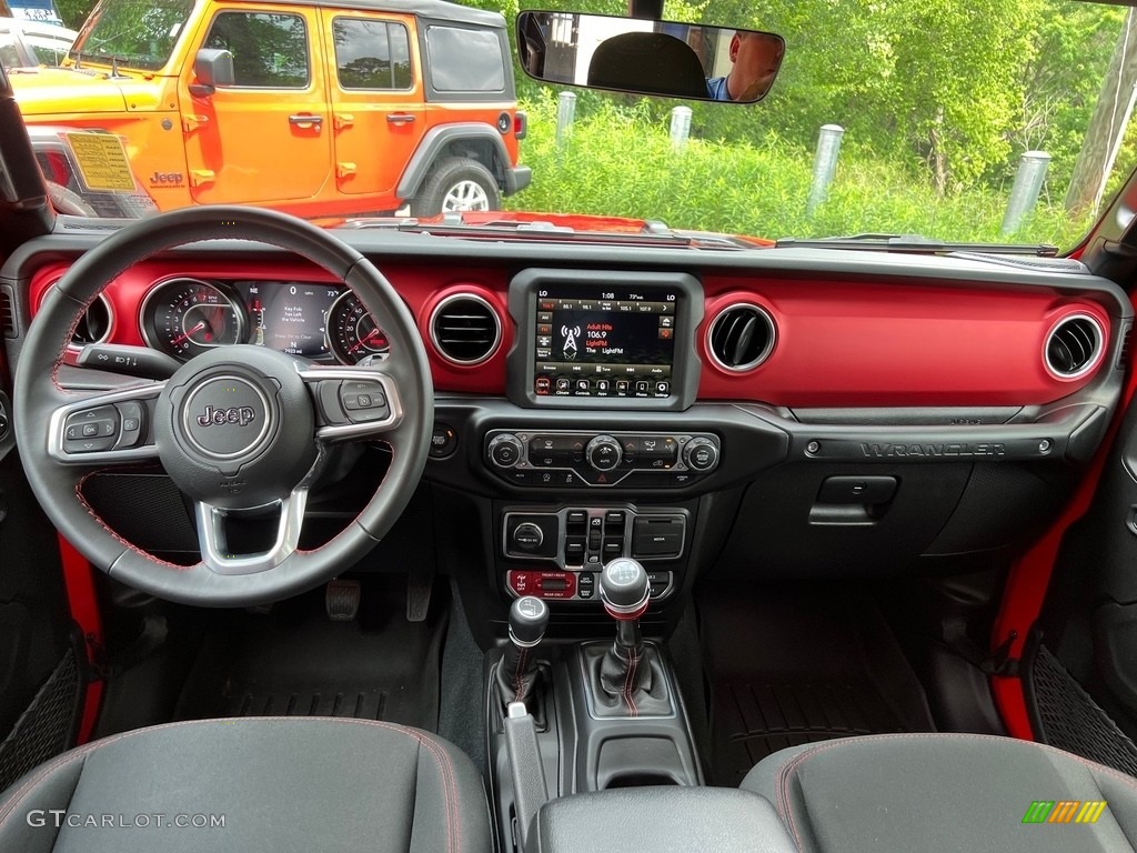 2022 Jeep Wrangler Unlimited Rubicon 4x4 Dashboard Photos