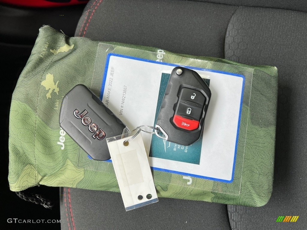 2022 Jeep Wrangler Unlimited Rubicon 4x4 Keys Photos