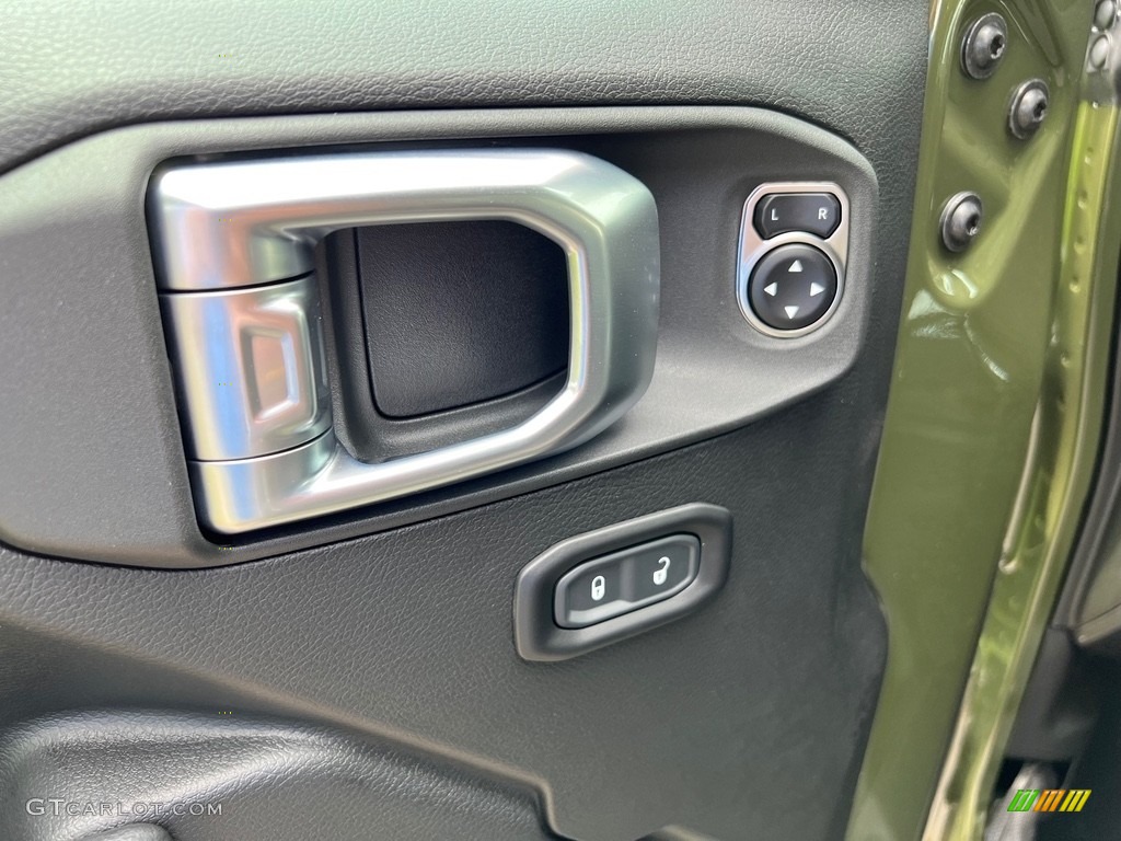 2023 Jeep Gladiator Mojave 4x4 Black Door Panel Photo #146125010