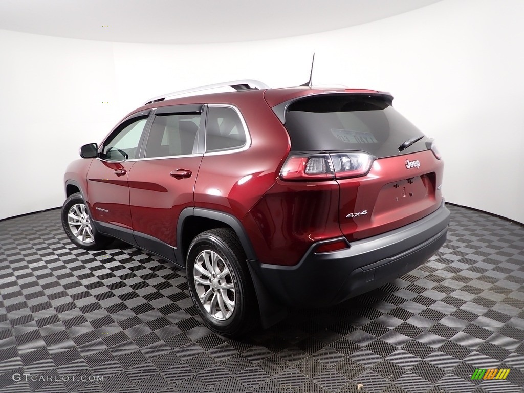 2019 Cherokee Latitude 4x4 - Velvet Red Pearl / Black photo #7