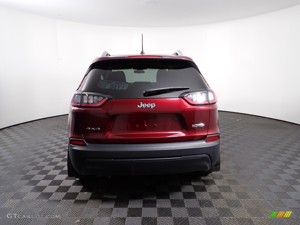 2019 Cherokee Latitude 4x4 - Velvet Red Pearl / Black photo #8