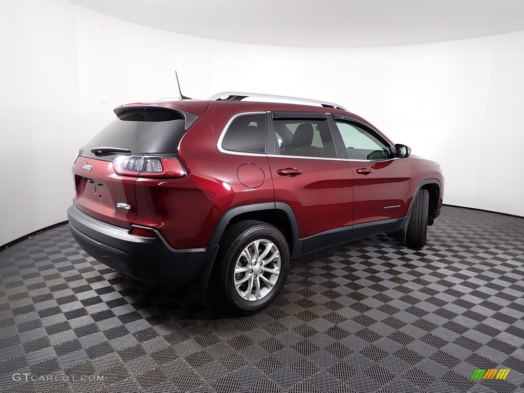 2019 Cherokee Latitude 4x4 - Velvet Red Pearl / Black photo #11