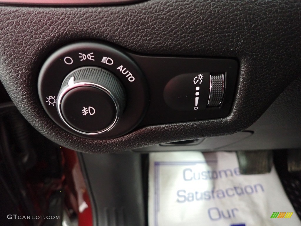 2019 Cherokee Latitude 4x4 - Velvet Red Pearl / Black photo #15