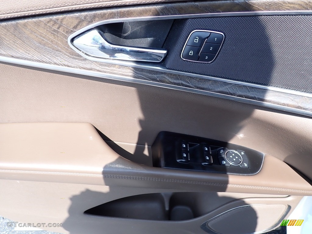 2016 Lincoln MKX Reserve AWD Door Panel Photos
