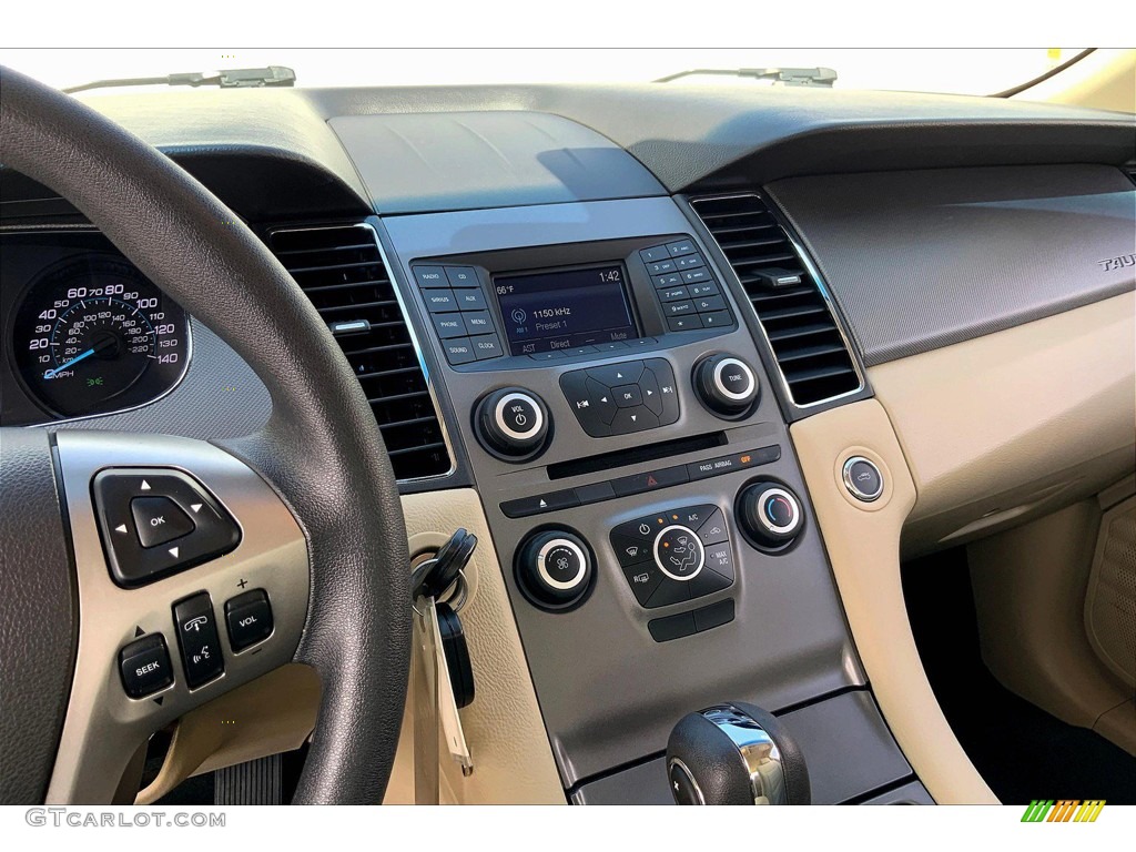 2018 Ford Taurus SE Controls Photo #146126345