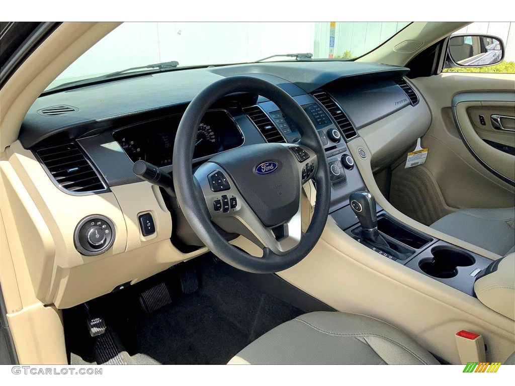 2018 Ford Taurus SE Dune Dashboard Photo #146126567