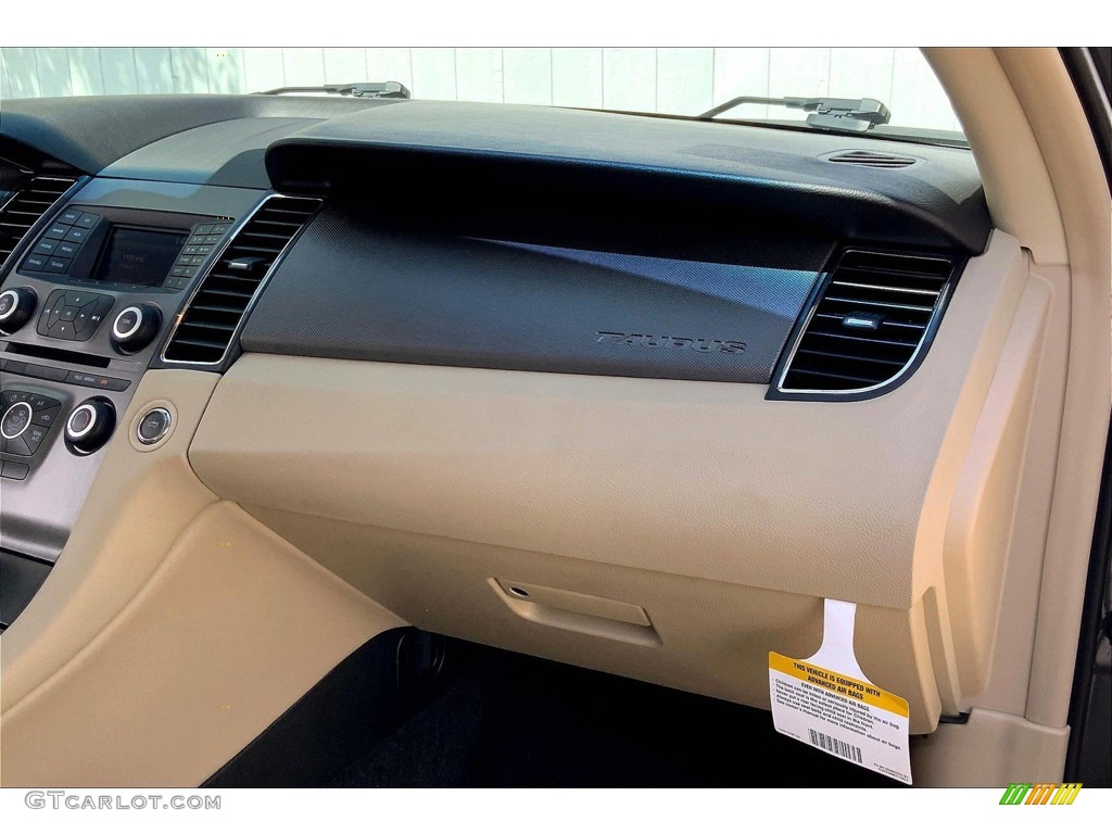 2018 Ford Taurus SE Dune Dashboard Photo #146126609