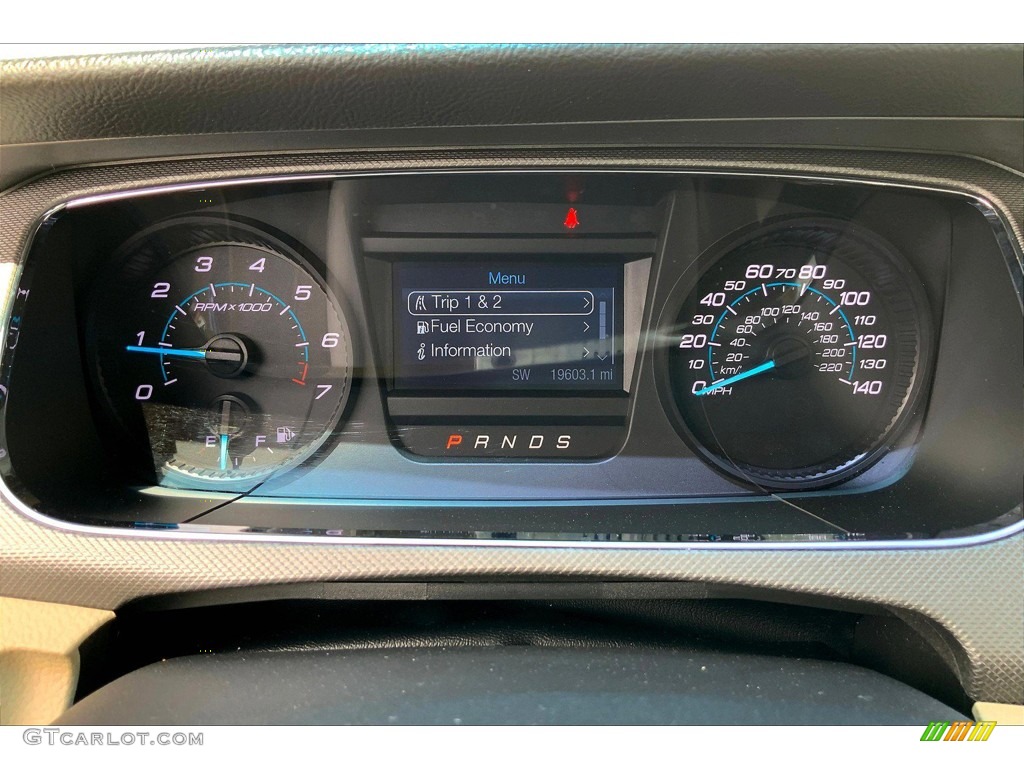 2018 Ford Taurus SE Gauges Photos