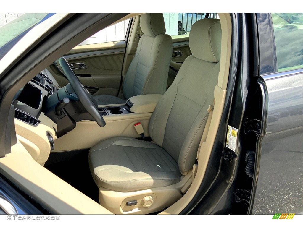 2018 Ford Taurus SE Front Seat Photos