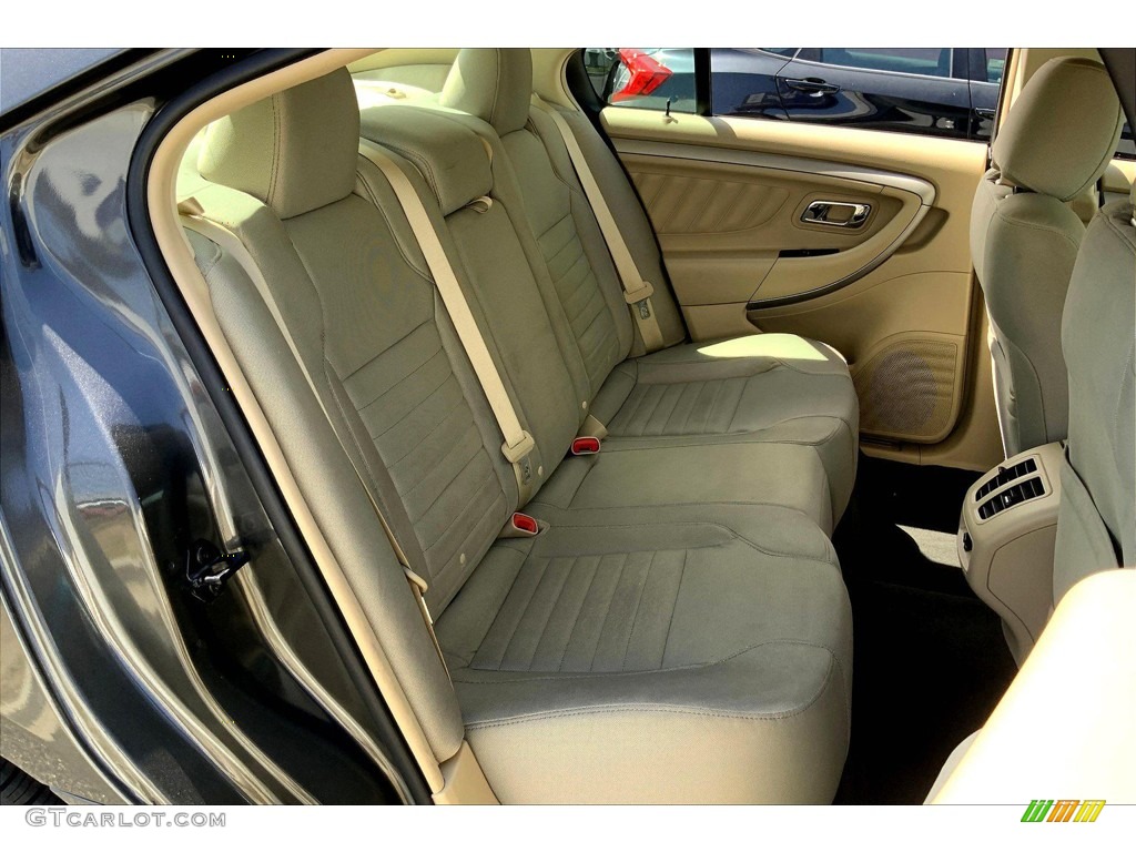 2018 Ford Taurus SE Interior Color Photos