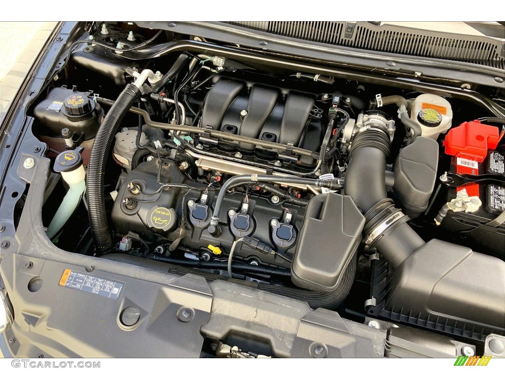 2018 Ford Taurus SE Engine Photos