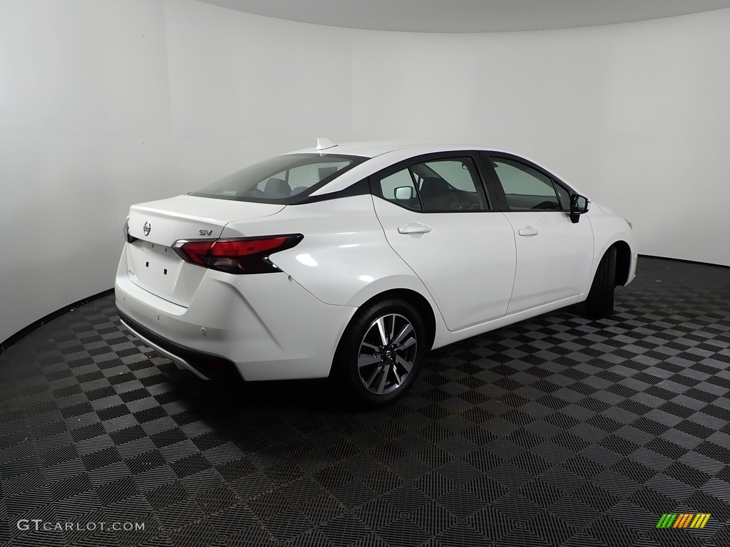 2020 Versa SV - Aspen White Tricoat / Graphite photo #10