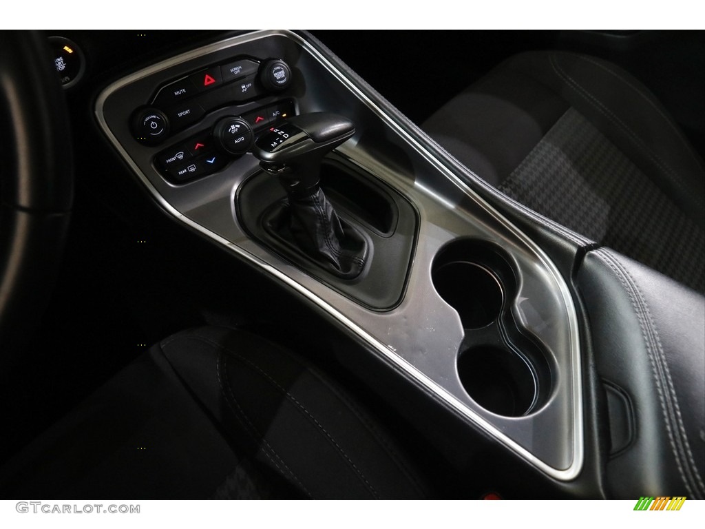 2020 Challenger SXT - Triple Nickel / Black Houndstooth photo #14