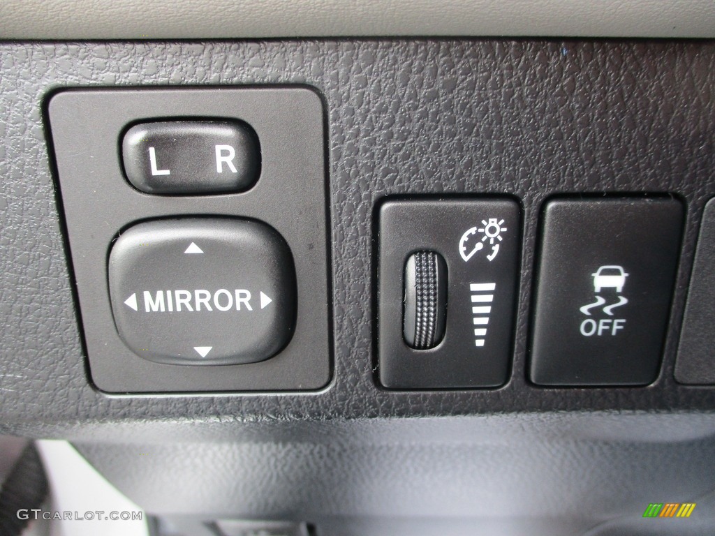 2013 RAV4 XLE AWD - Classic Silver Metallic / Ash photo #11