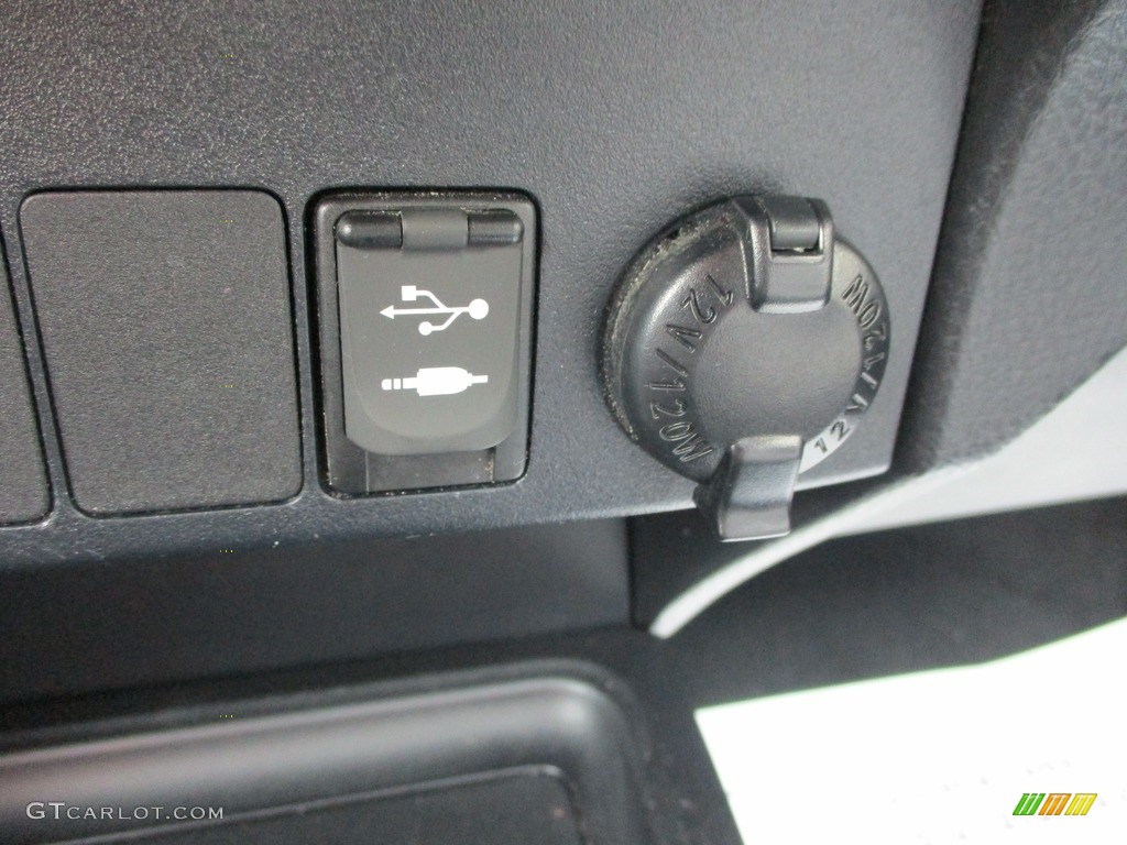 2013 RAV4 XLE AWD - Classic Silver Metallic / Ash photo #23
