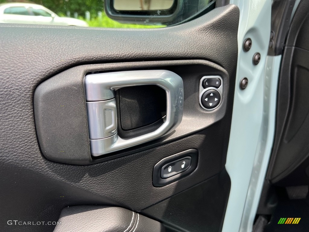 2023 Jeep Wrangler Unlimited Sahara 4x4 Door Panel Photos