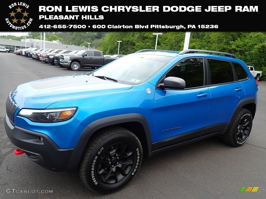 2019 Cherokee Trailhawk 4x4 - Hydro Blue Pearl / Black photo #1