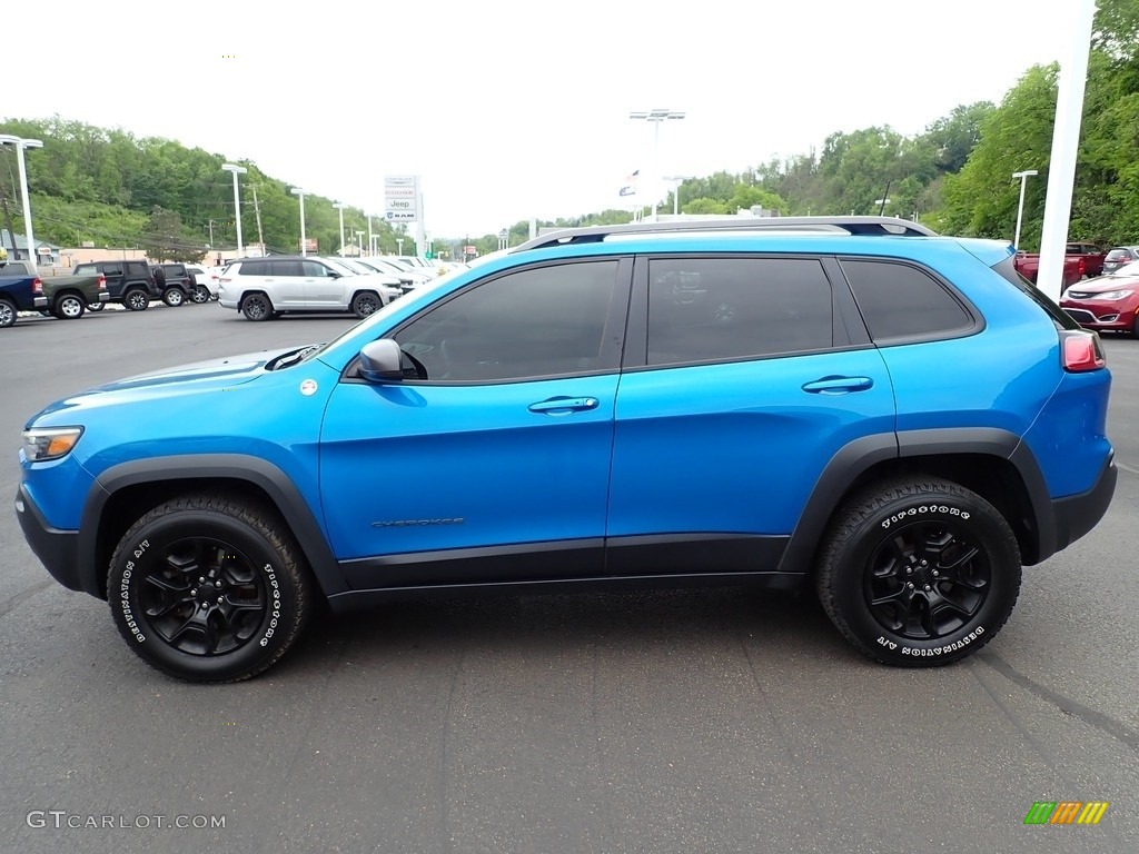 2019 Cherokee Trailhawk 4x4 - Hydro Blue Pearl / Black photo #2