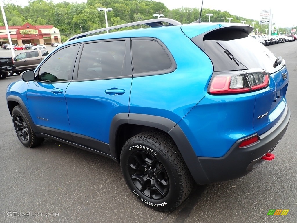 2019 Cherokee Trailhawk 4x4 - Hydro Blue Pearl / Black photo #3