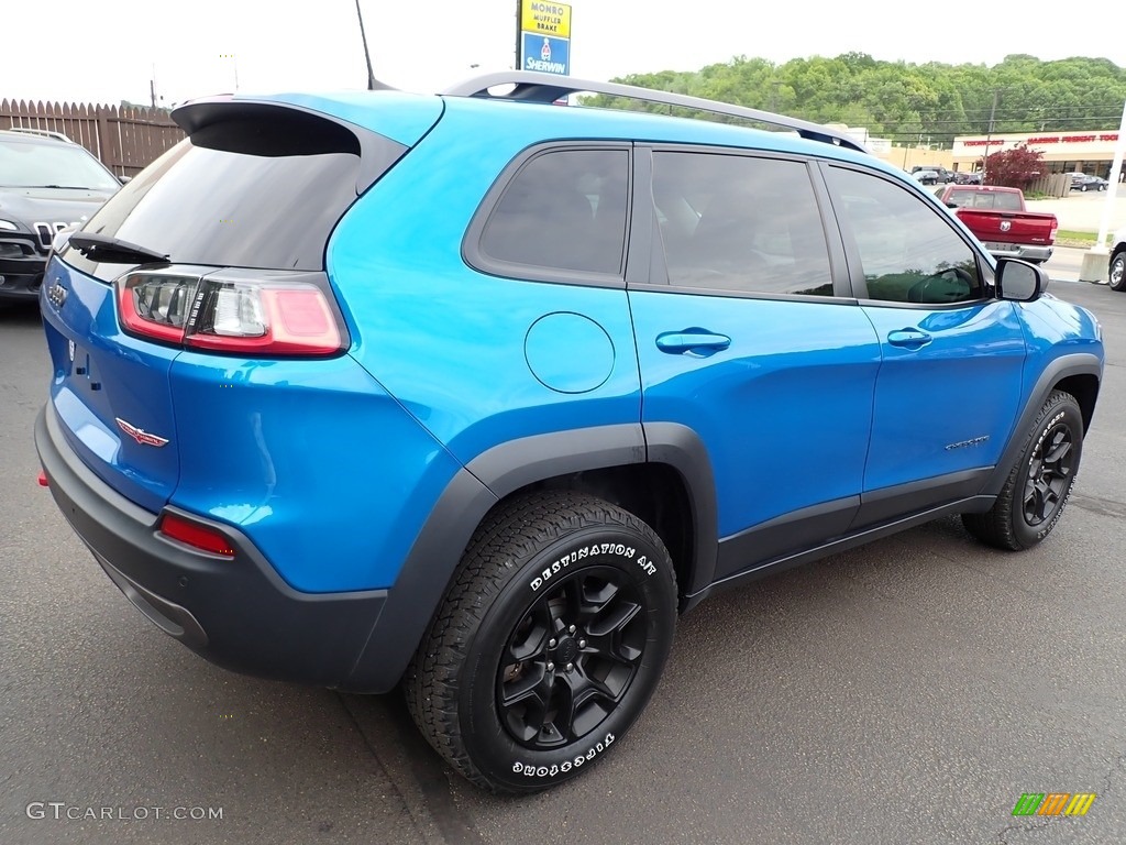 2019 Cherokee Trailhawk 4x4 - Hydro Blue Pearl / Black photo #6