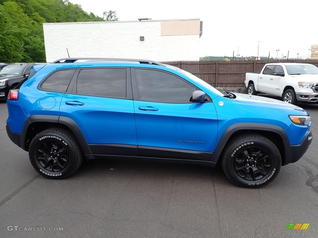 2019 Cherokee Trailhawk 4x4 - Hydro Blue Pearl / Black photo #7