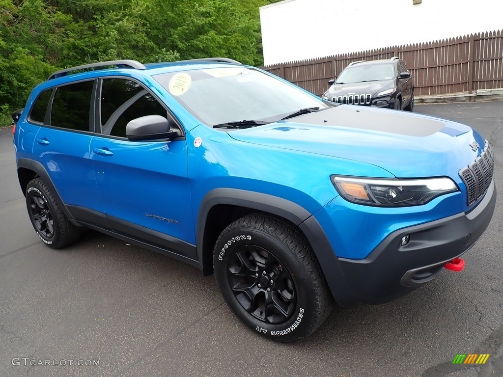 2019 Cherokee Trailhawk 4x4 - Hydro Blue Pearl / Black photo #8