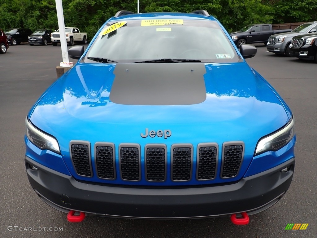 2019 Cherokee Trailhawk 4x4 - Hydro Blue Pearl / Black photo #9