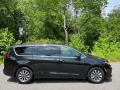 Brilliant Black Crystal Pearl - Pacifica Hybrid Touring L Photo No. 6