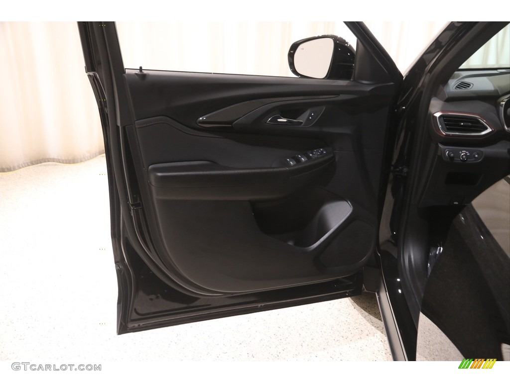 2023 Chevrolet TrailBlazer RS AWD Jet Black/Red Accent Door Panel Photo #146131576