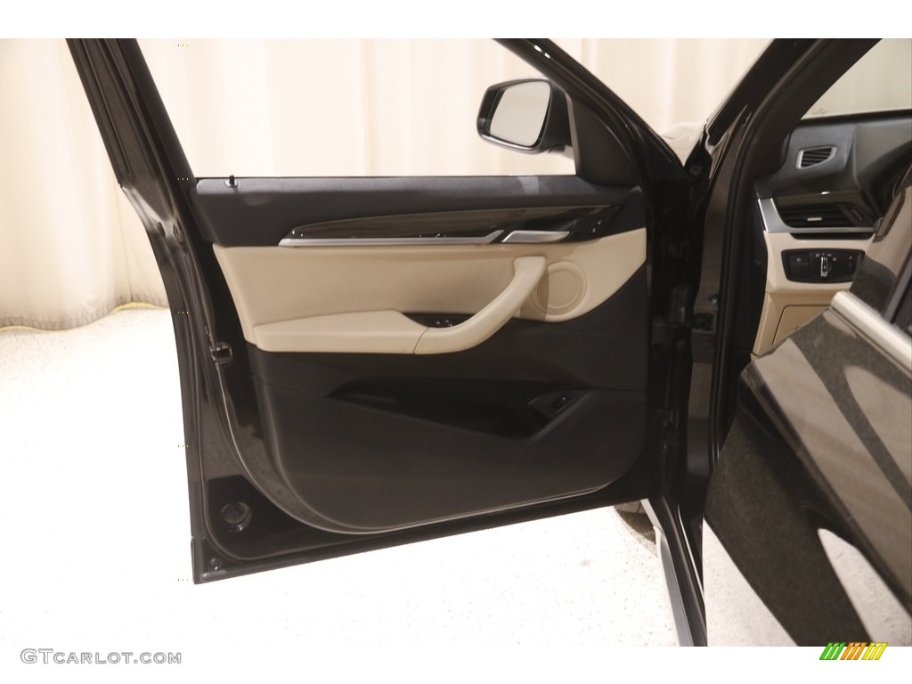 2018 X1 xDrive28i - Black Sapphire Metallic / Canberra Beige photo #4