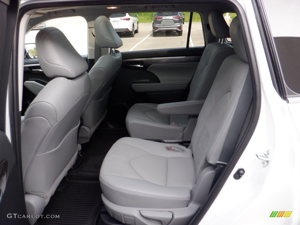 2022 Toyota Highlander Hybrid Platinum AWD Rear Seat Photo #146133571