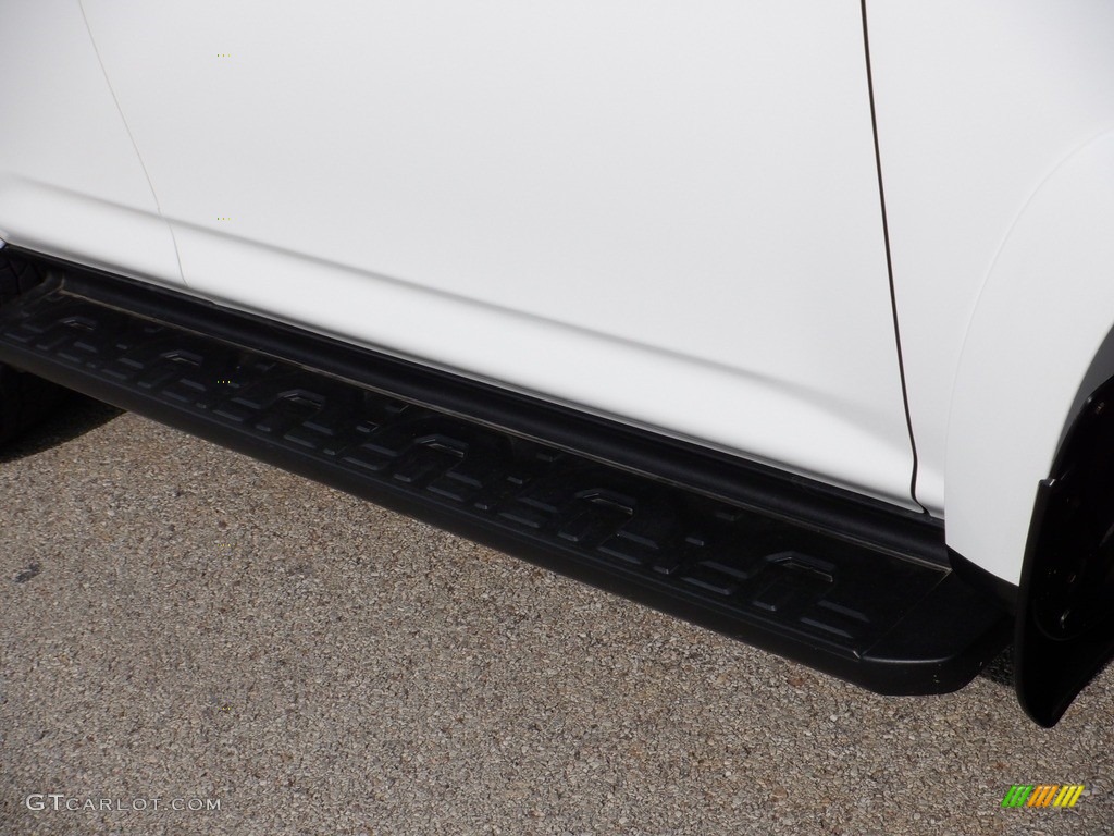 2018 4Runner SR5 4x4 - Super White / Black photo #11