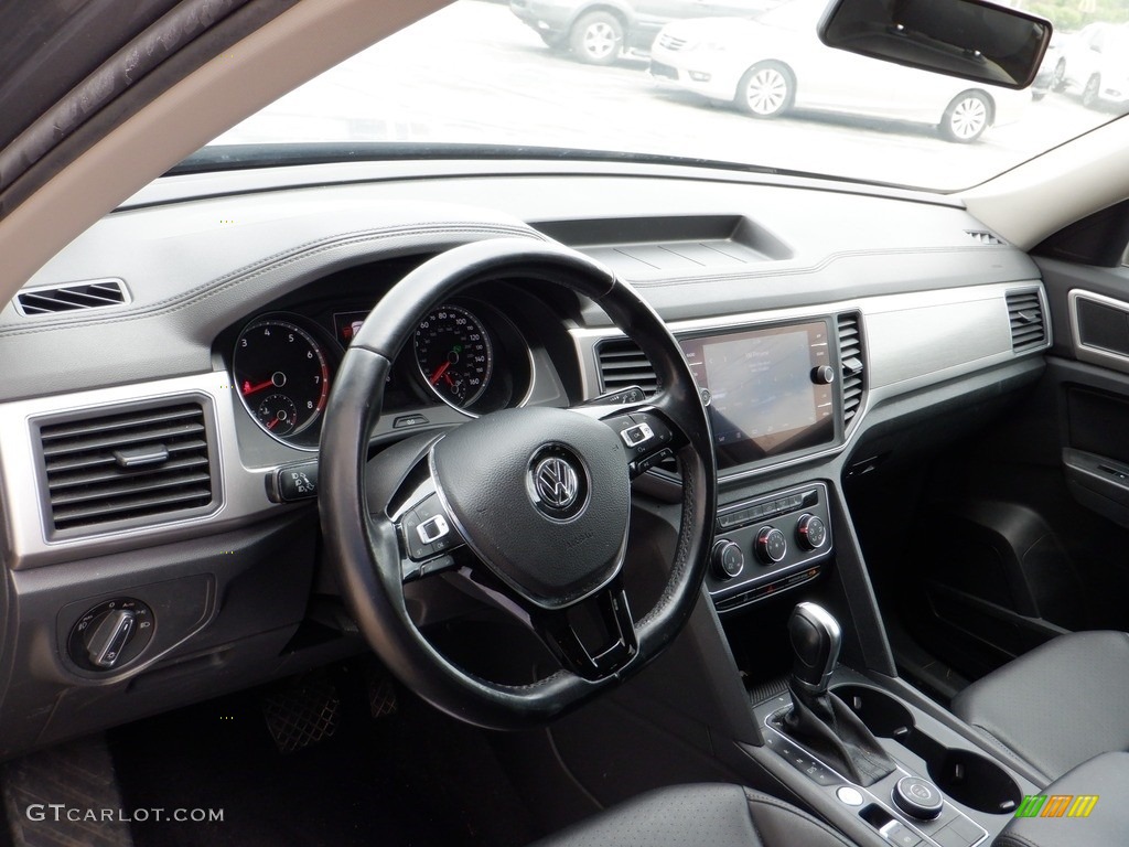 2018 Volkswagen Atlas SE 4Motion Dashboard Photos
